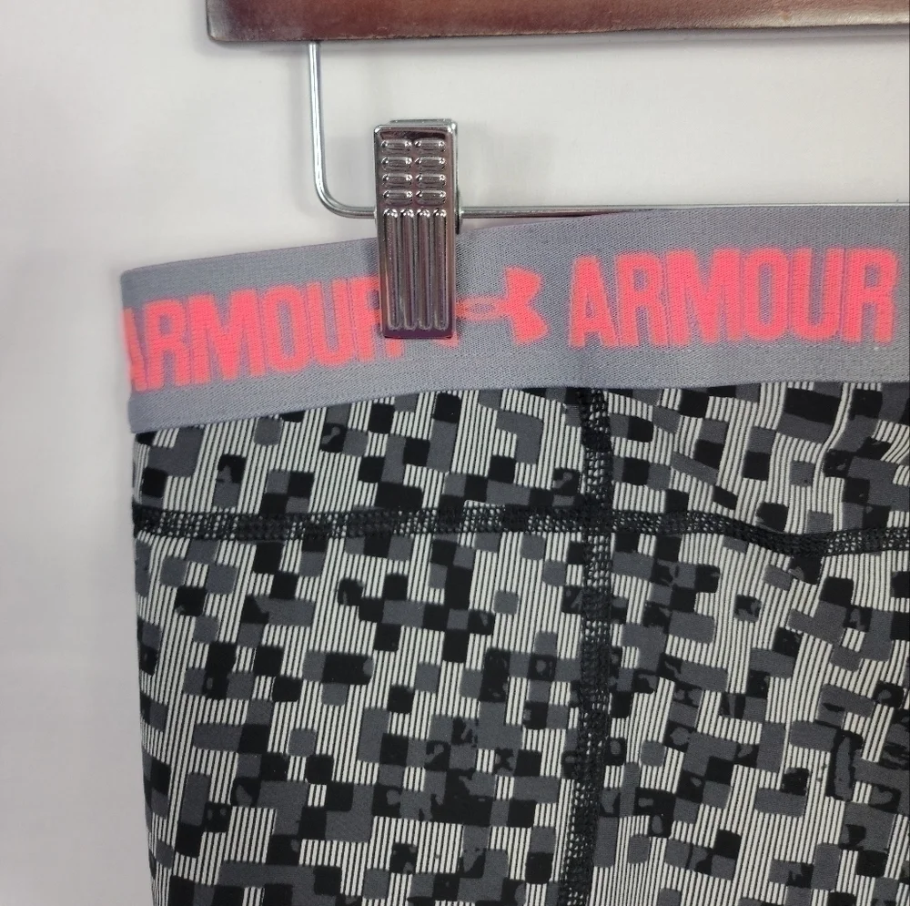Women's Large Under Armour shorts